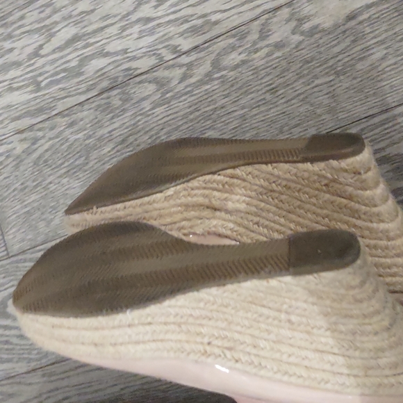 Beautiful shoes by Coach 🌼☘️⭐ - Picture 7 of 12